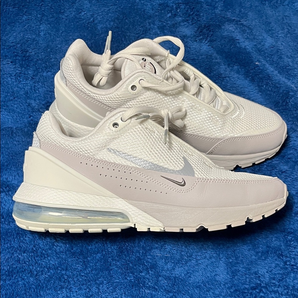 Nike Airmax FN7459- like new mens size 8 Athletic Shoes